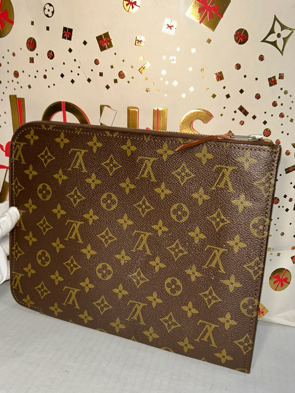 Authentic LOUIS VUITTON Zip around Clutch - Picture 7 of 9